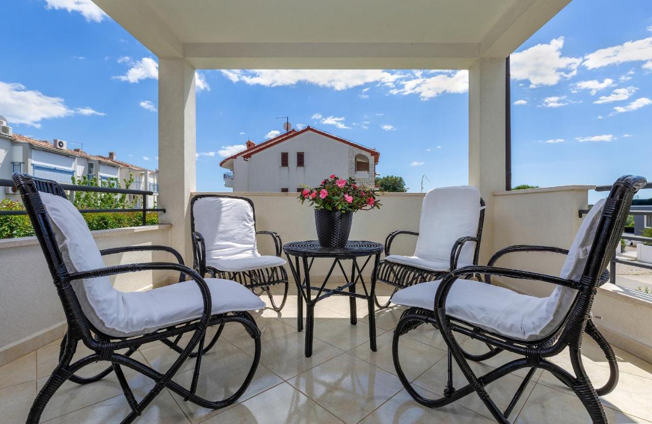 Holiday Apartment Suzana ロヴィニ エクステリア 写真