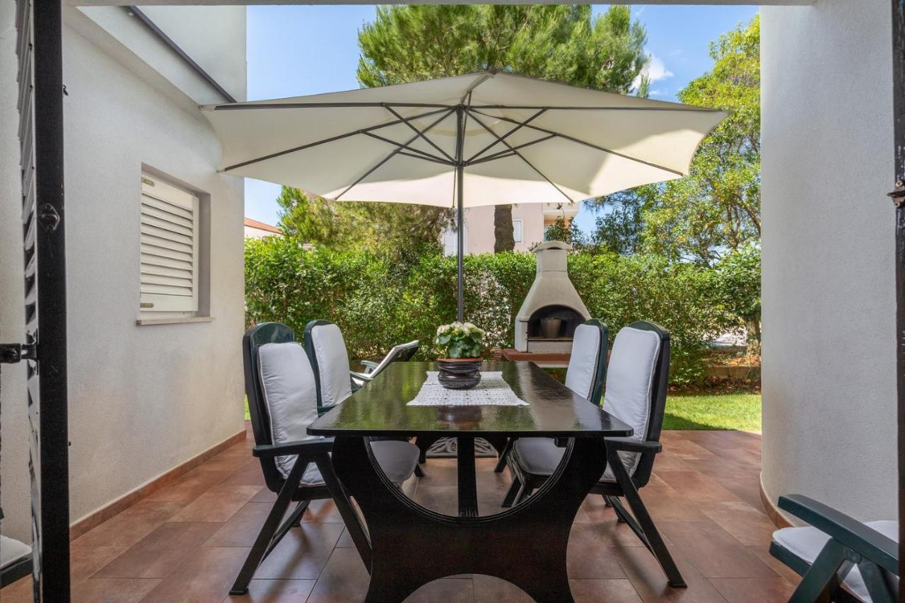 Holiday Apartment Suzana ロヴィニ エクステリア 写真