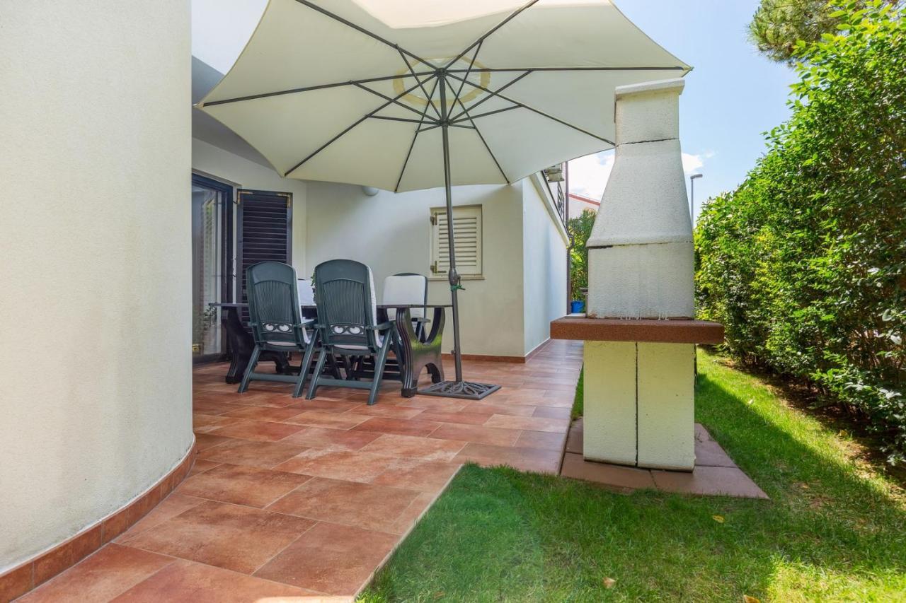 Holiday Apartment Suzana ロヴィニ エクステリア 写真