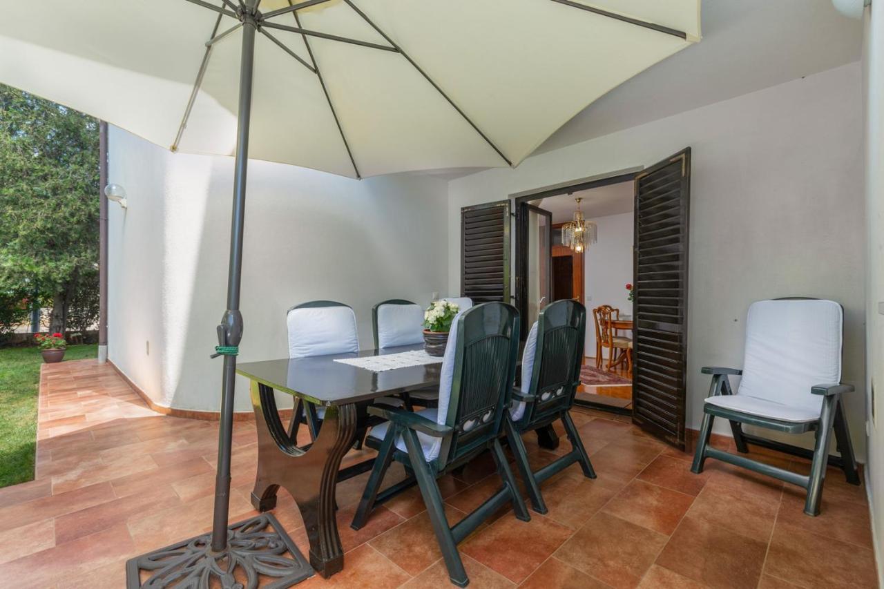 Holiday Apartment Suzana ロヴィニ エクステリア 写真