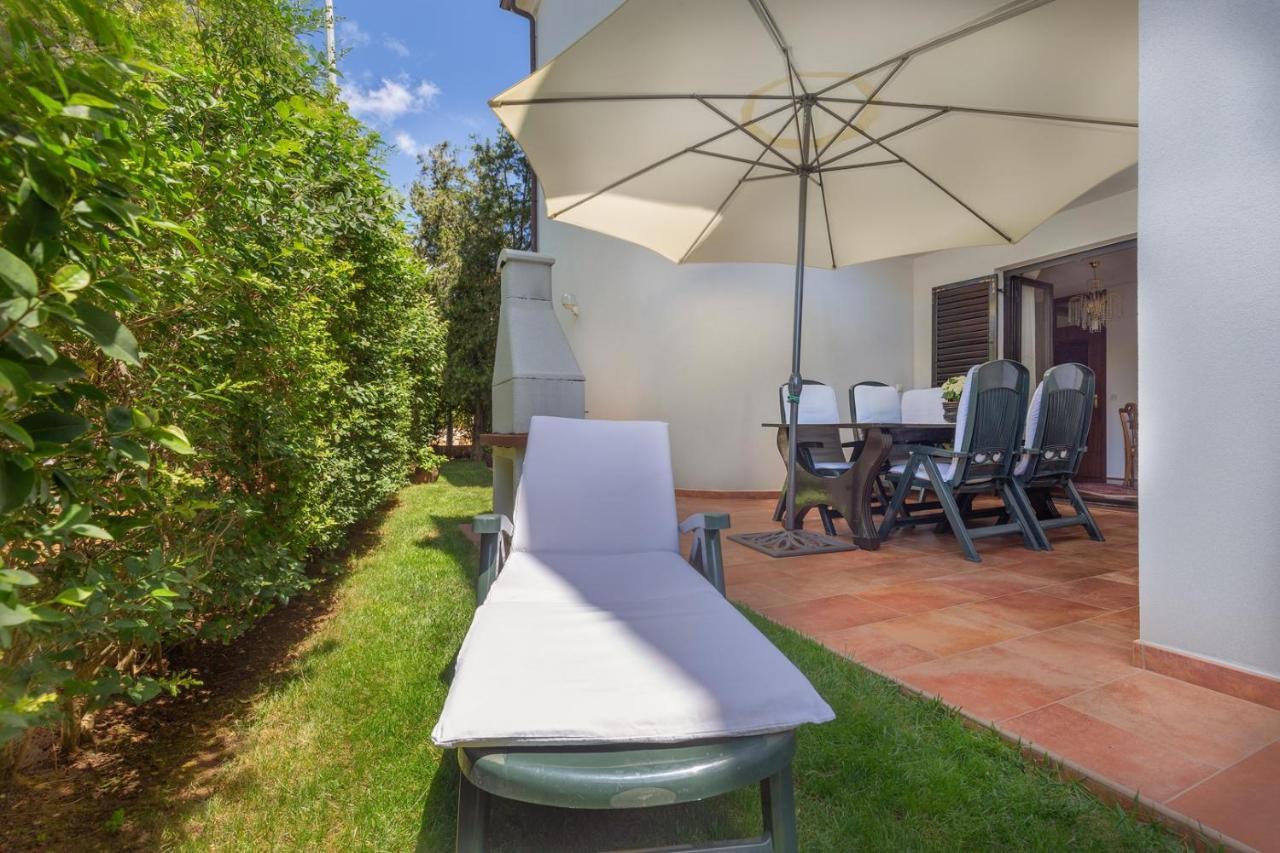 Holiday Apartment Suzana ロヴィニ エクステリア 写真