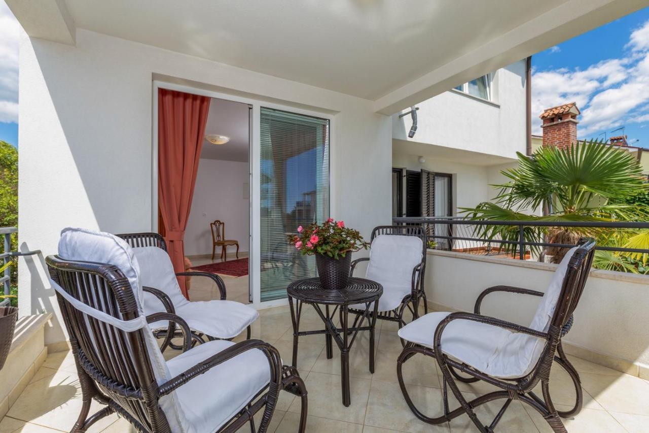 Holiday Apartment Suzana ロヴィニ エクステリア 写真