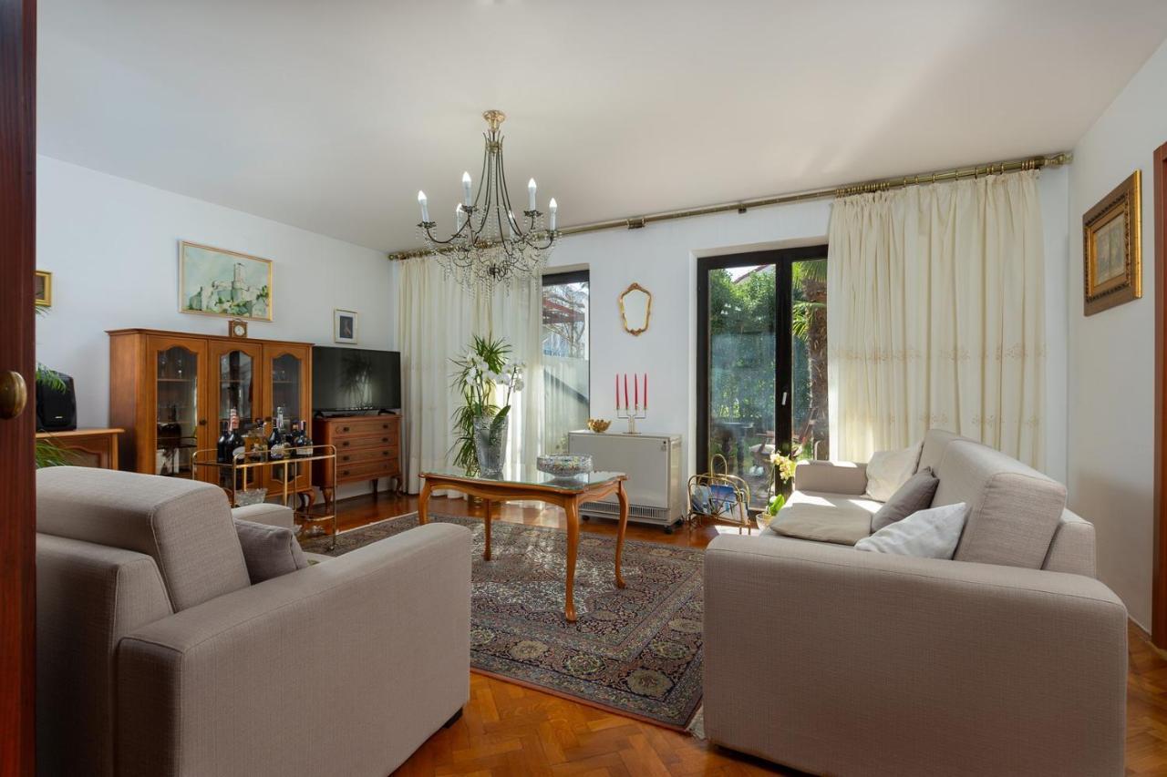 Holiday Apartment Suzana ロヴィニ エクステリア 写真