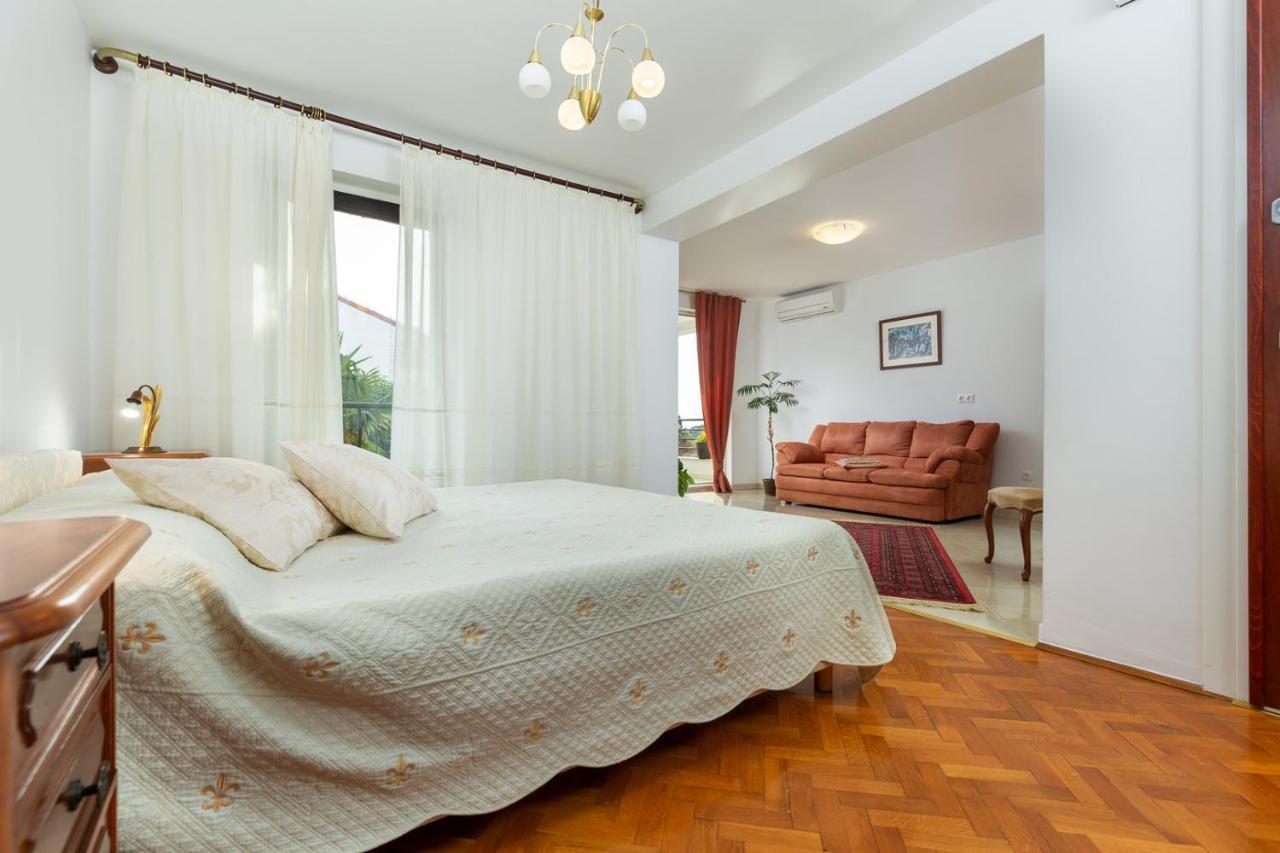 Holiday Apartment Suzana ロヴィニ エクステリア 写真