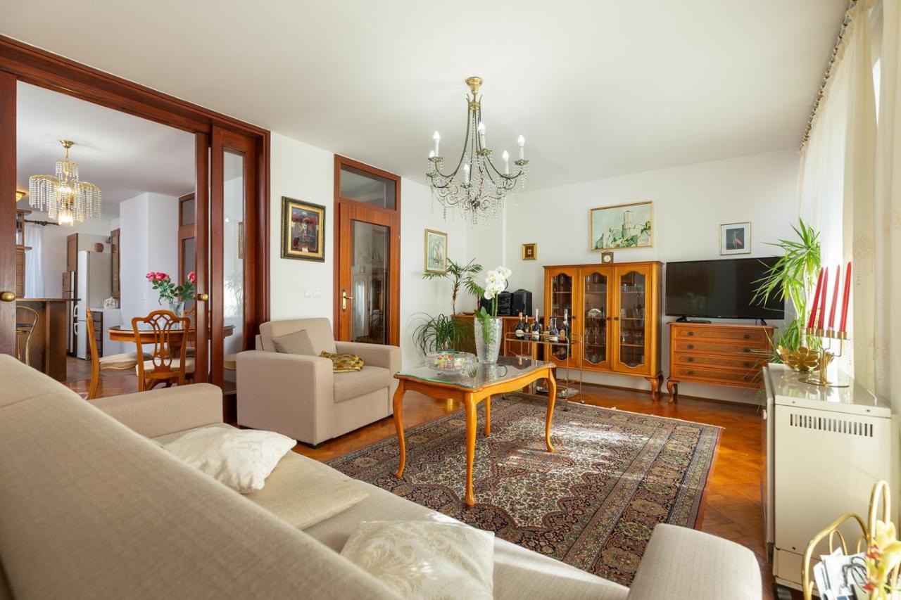 Holiday Apartment Suzana ロヴィニ エクステリア 写真
