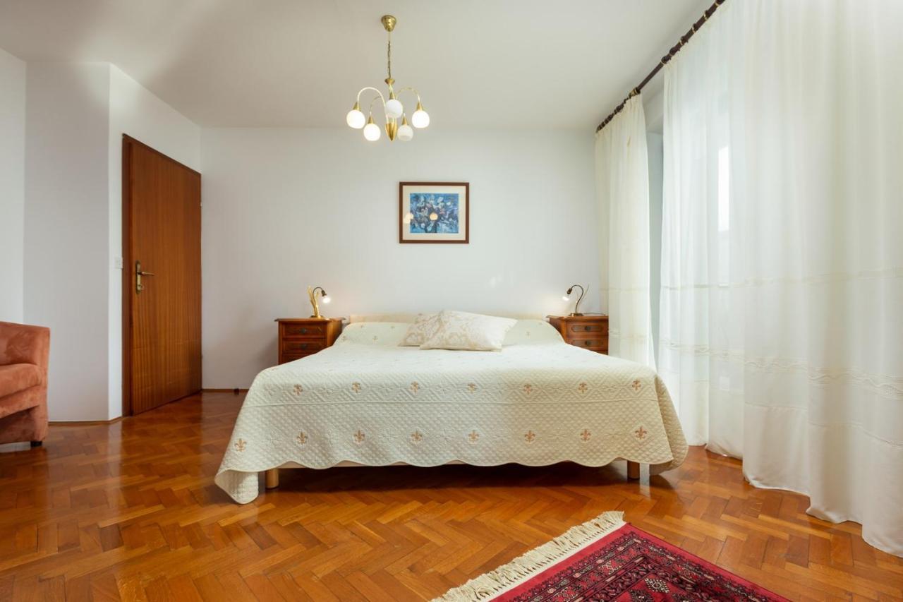 Holiday Apartment Suzana ロヴィニ エクステリア 写真