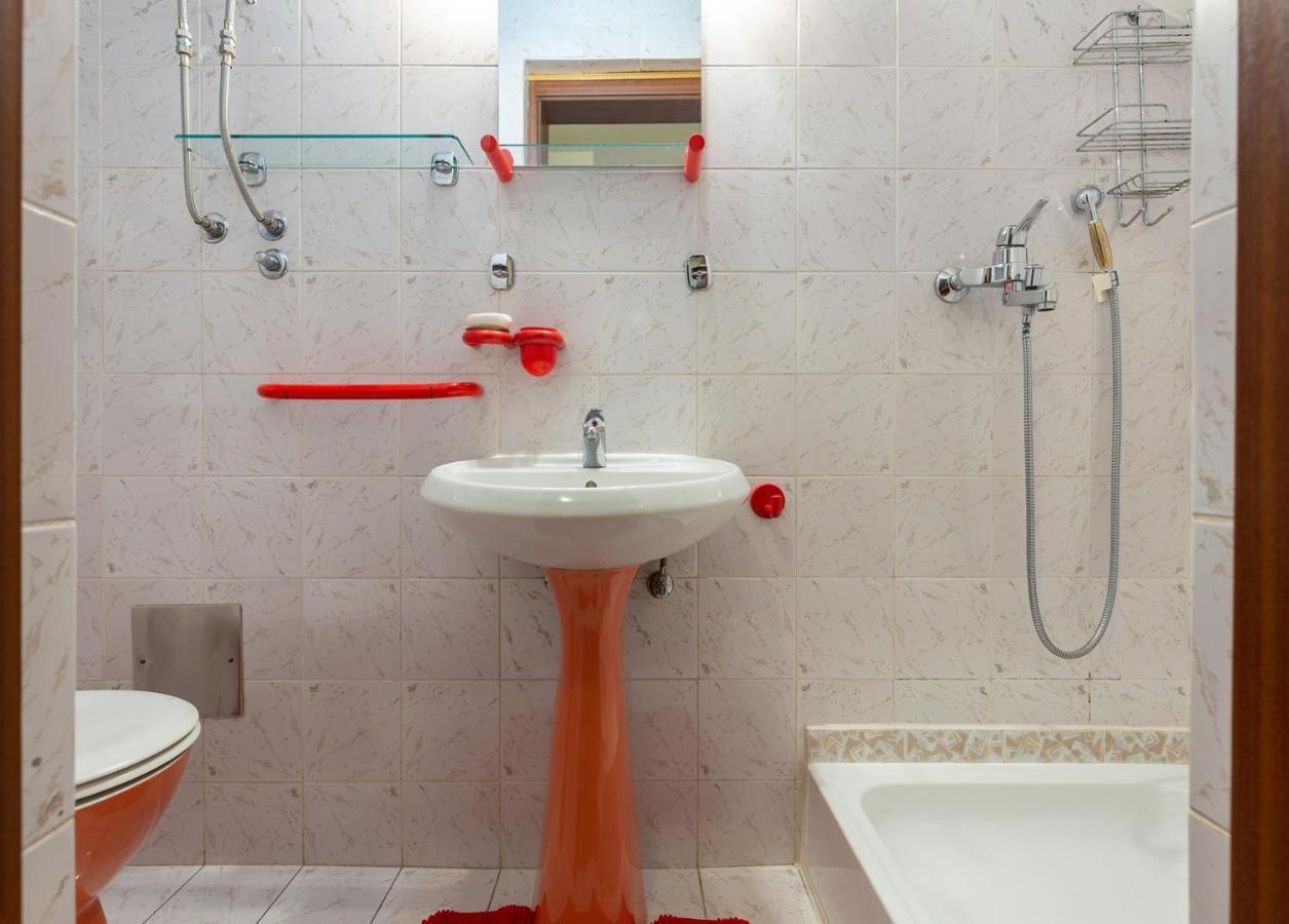 Holiday Apartment Suzana ロヴィニ エクステリア 写真