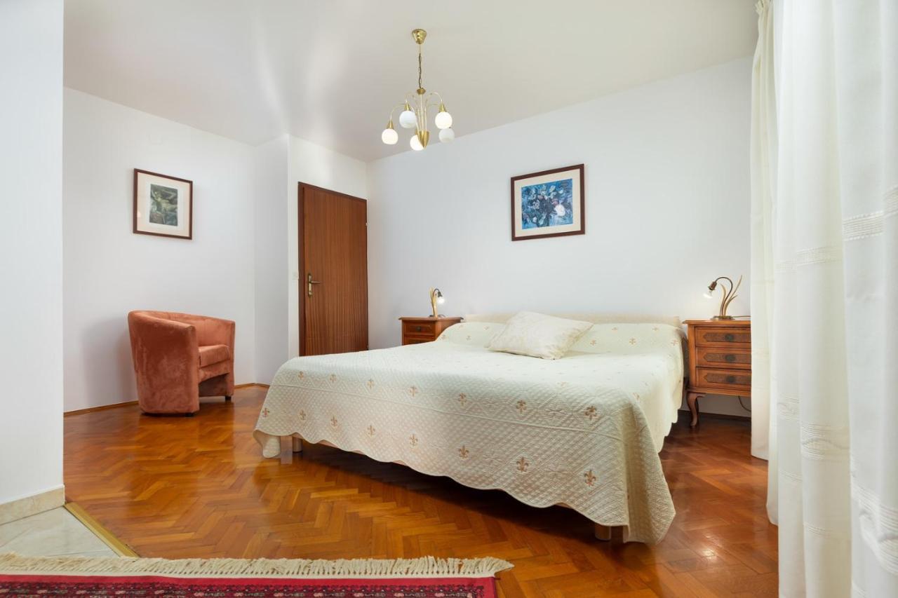 Holiday Apartment Suzana ロヴィニ エクステリア 写真