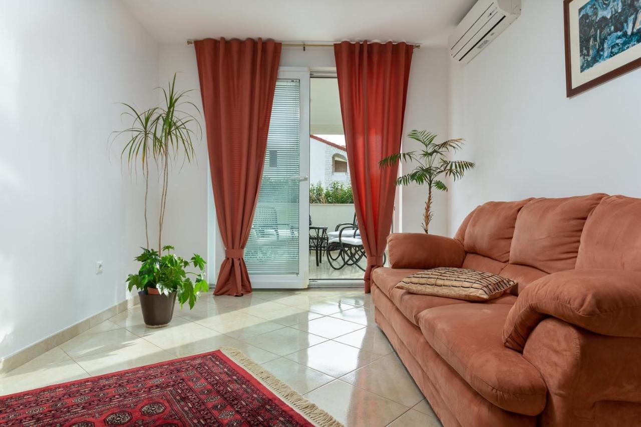 Holiday Apartment Suzana ロヴィニ エクステリア 写真