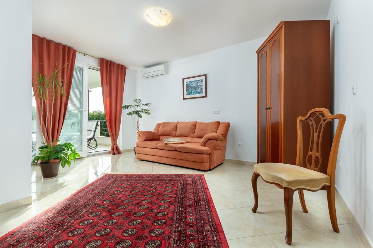 Holiday Apartment Suzana ロヴィニ エクステリア 写真
