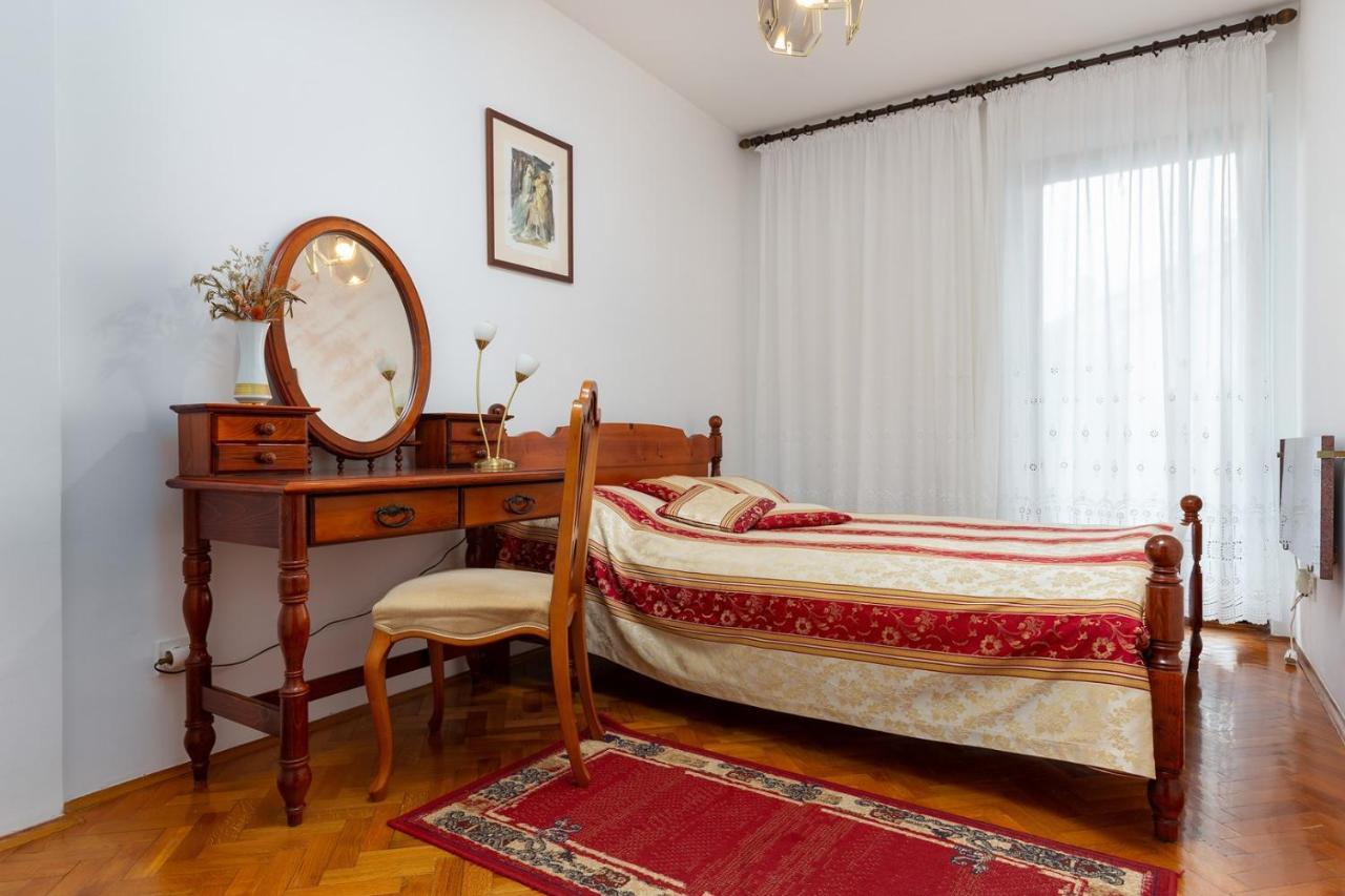 Holiday Apartment Suzana ロヴィニ エクステリア 写真